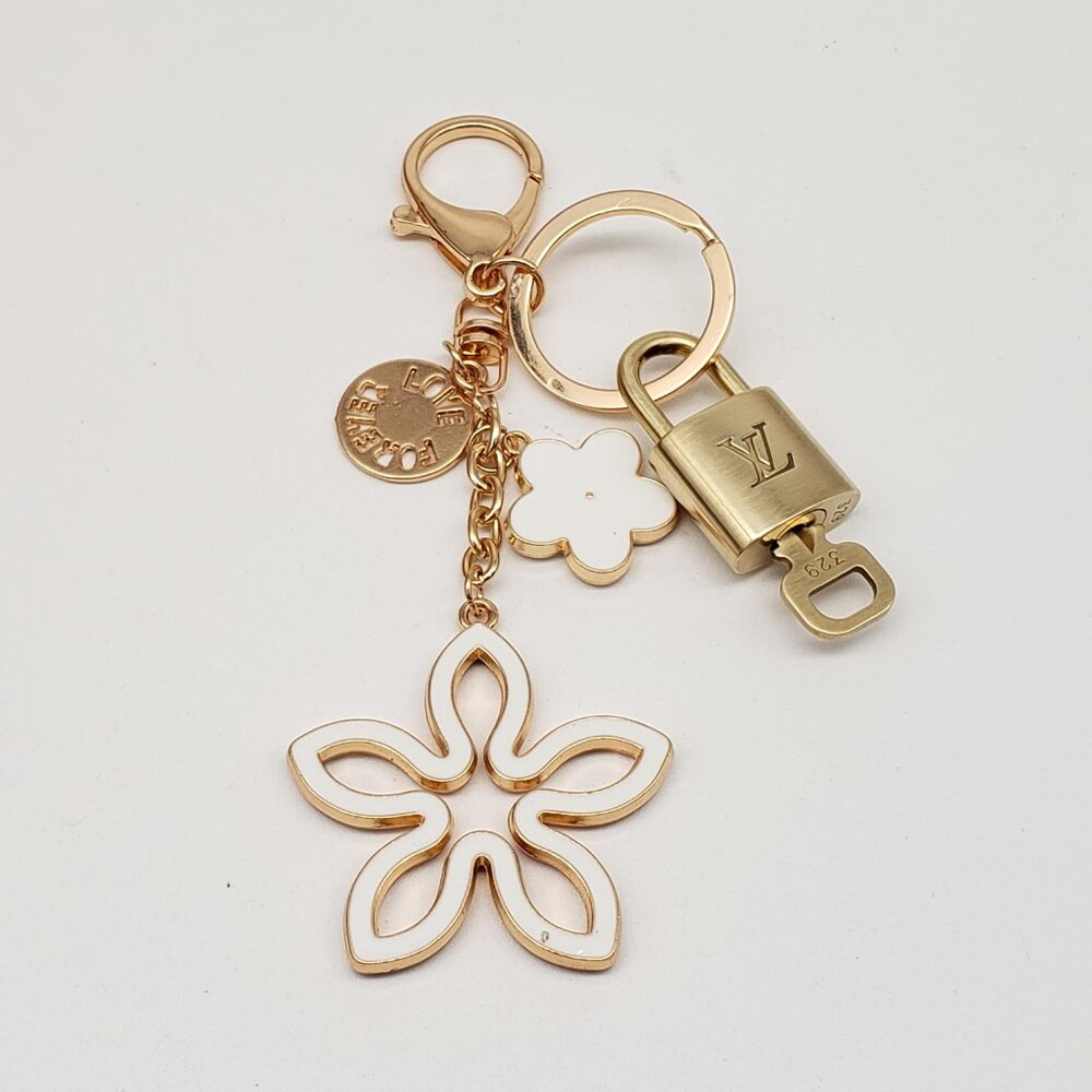 Authentic Louis Vuitton Gold Lock & Key ✨ Bag Charm Flower Keychain - Picture 7 of 9
